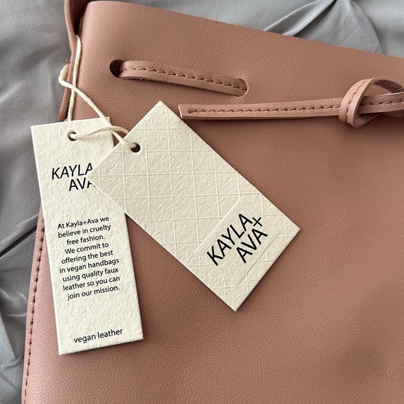 New with tags Kayla and Ava vegan leather bow tie bucket bag - Picture 7 of 10